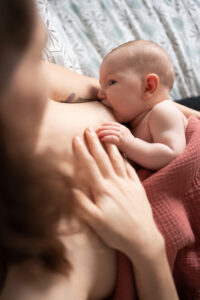 Séance photo peau à peau maternité intimiste Marion Ziadé