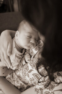 Séance nouveau-né à domicile photographe Bordeaux Marion Ziadé