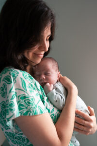 Séance nouveau-né à domicile photographe Bordeaux Marion Ziadé