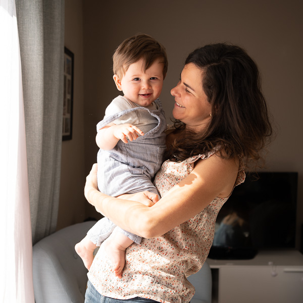 Marion Ziadé Photographe bébé enfant famille à domicile sur Saint-Médard en Jalles, Bordeaux et région bordelaise.
